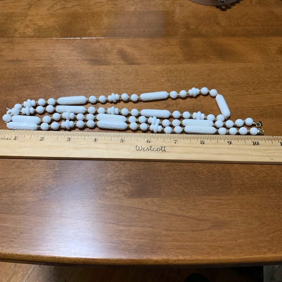 40” Vintage Sarah Coventry Necklace long white - Picture 4 of 5
